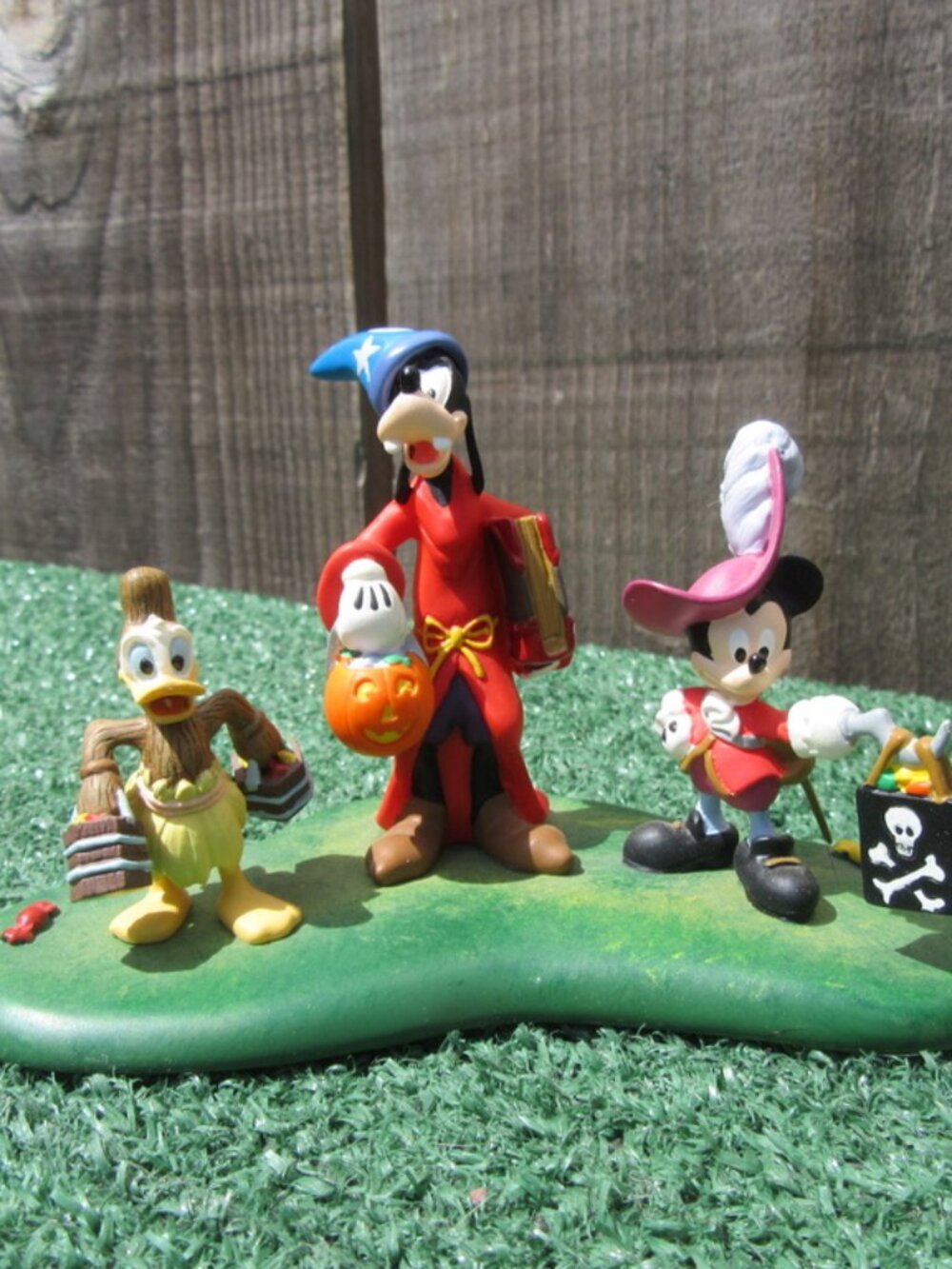 Department 56 Disney Showcase Happy Haunting Halloween Snow Village